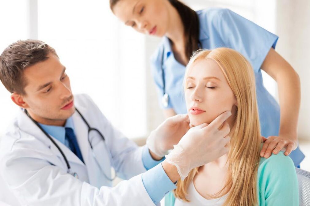 doctor examines a patient with papillomas